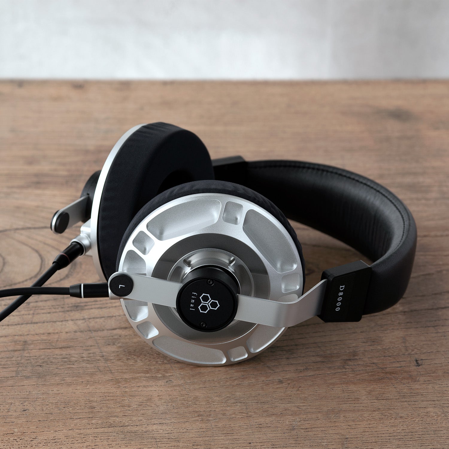 美品 final D8000 シルバー プロテクトケース付き【付属品完備】 D8000