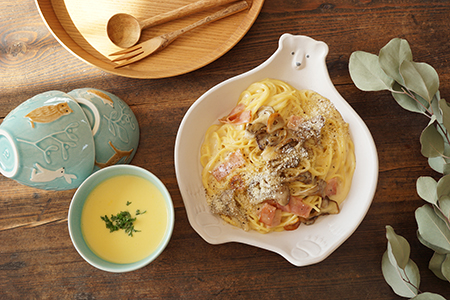 ケ7 シロクマのお皿 大 - 益子焼の小さな窯元「よしざわ窯」- 生活