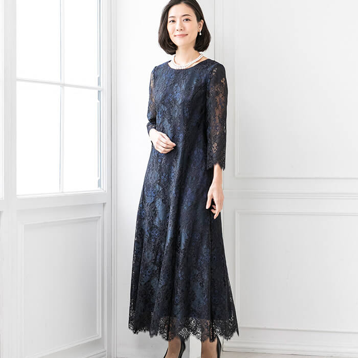 クラシカルなラッセルレースのロングドレス 11号・ネイビー｜東京