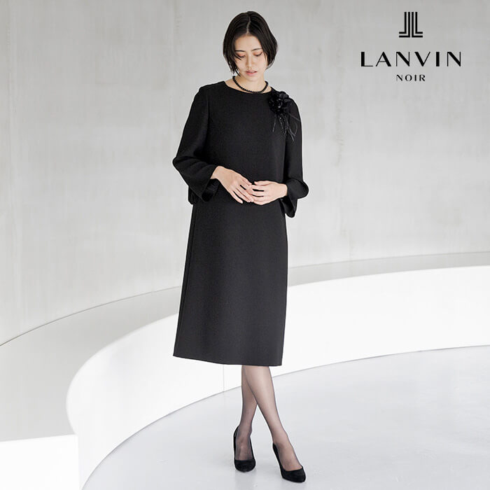 後ろのドレープがポイントのモダンなワンピース 9号・ブラック｜東京