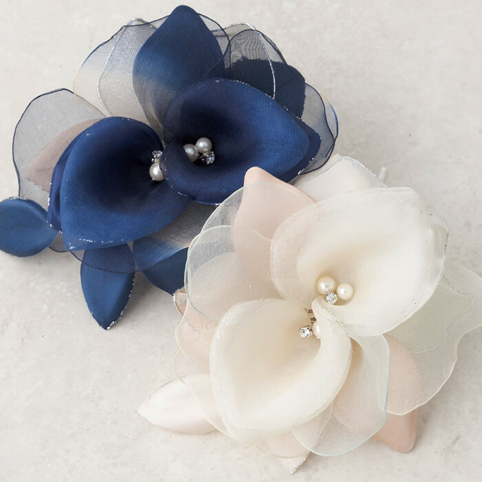 シックな印象のブーケコサージュ ・ネイビー｜東京ソワールオンライン