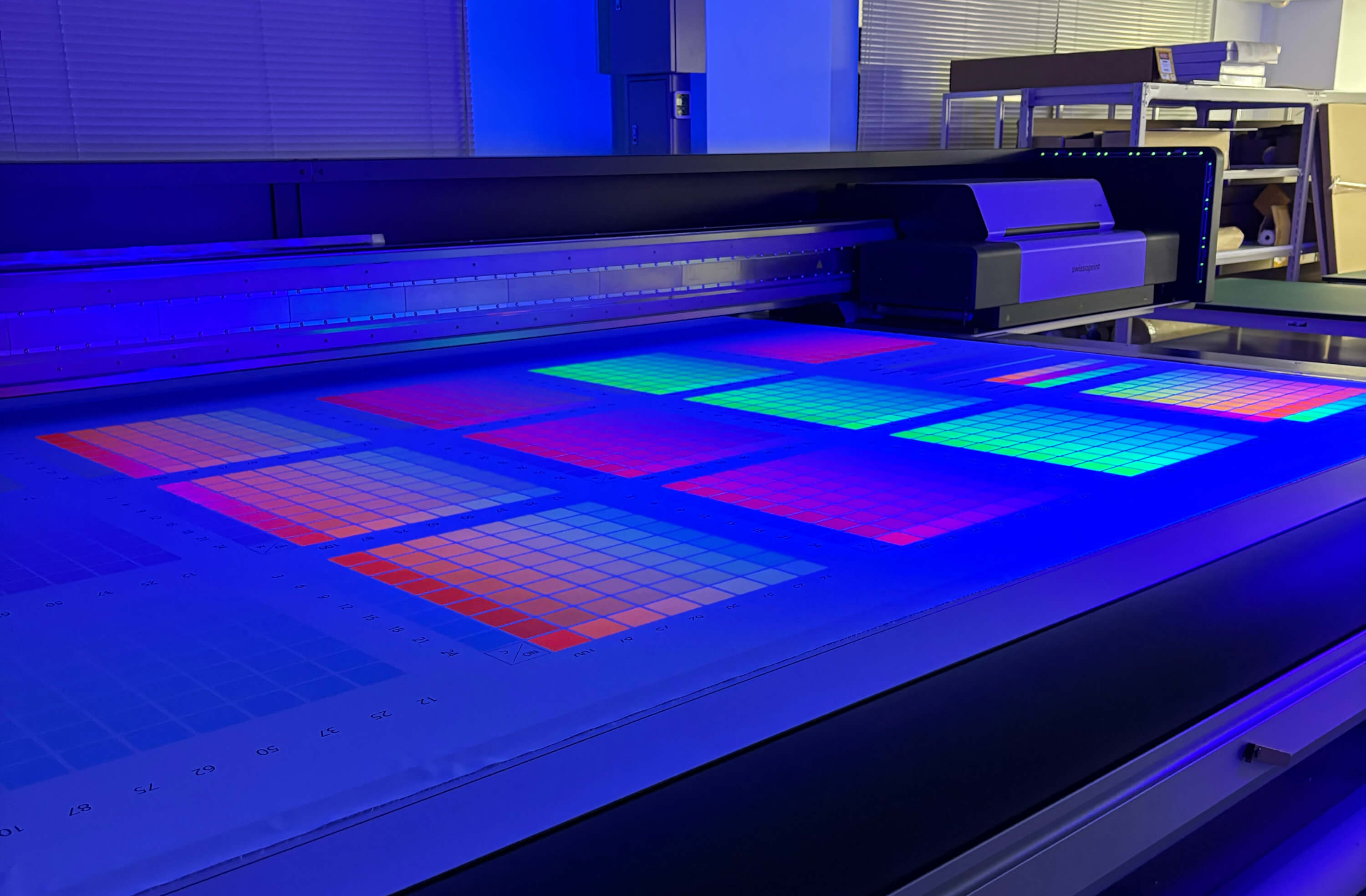 ネオンインク搭載！蛍光色のUVプリント | FLATLABO（フラットラボ