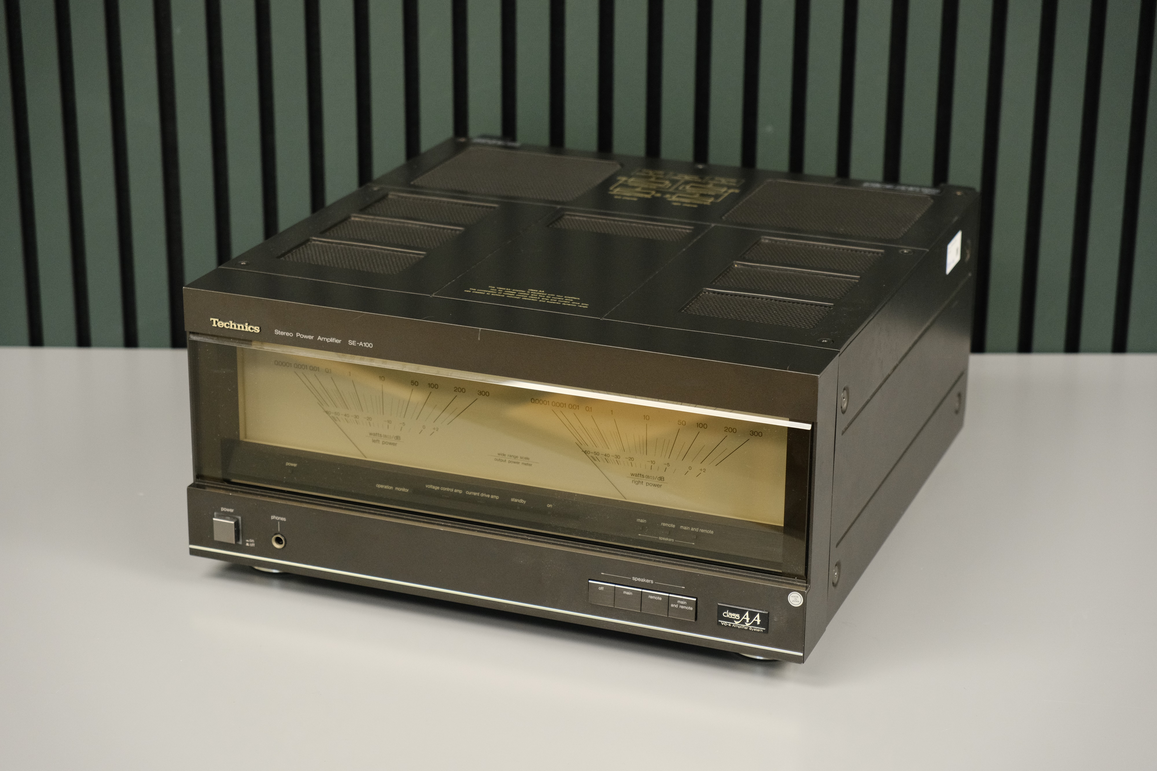 Lot 564 - A Technics SE-A100 Stereo Power Amplifier,