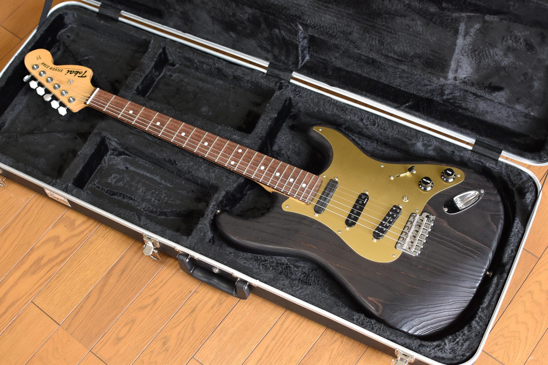 TOKAI Silverstar ストラトモデル 塗装剥がれ有り TOKAI Silverstar