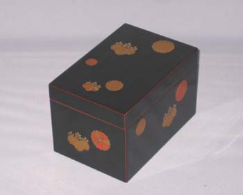 菊桐蒔絵（きくきりまきえ） 欅（けやき）茶箱 （外溜内拭漆塗り