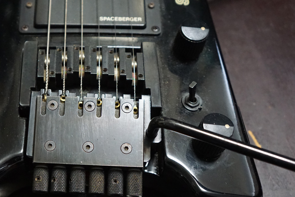 SPACEBERGER GUITAR スペースバーガー ヘッドレス ギター | FUJIMOの部屋