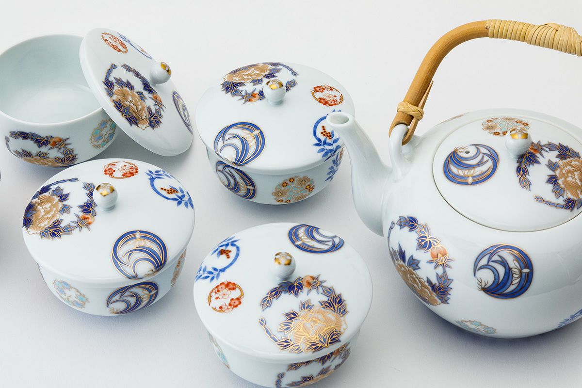 お値下げしました ビンテージ、オールド深川製磁、金彩染錦花丸紋 コーヒー