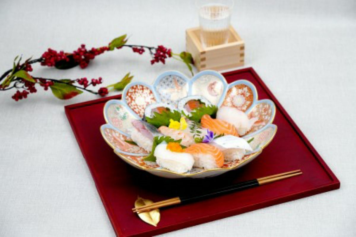 1704 深川製磁 花型皿 5客 金彩 1704 深川製磁 花型皿 5客 金彩 1704