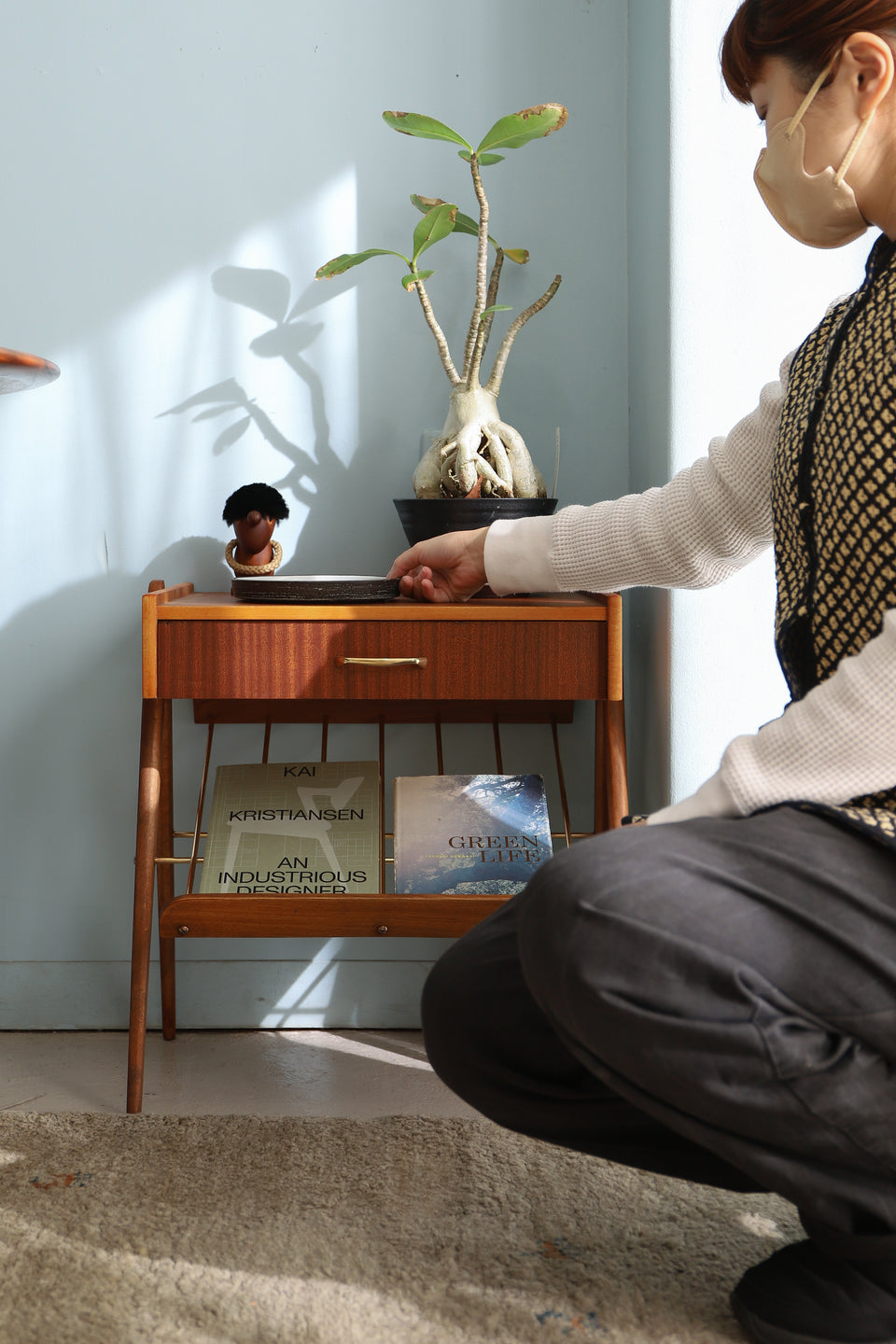 ヴィンテージ 木製サイドテーブル マガジンラック付き ヴィンテージ