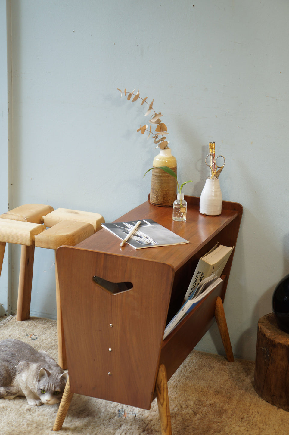 ヴィンテージ 木製サイドテーブル マガジンラック付き ヴィンテージ