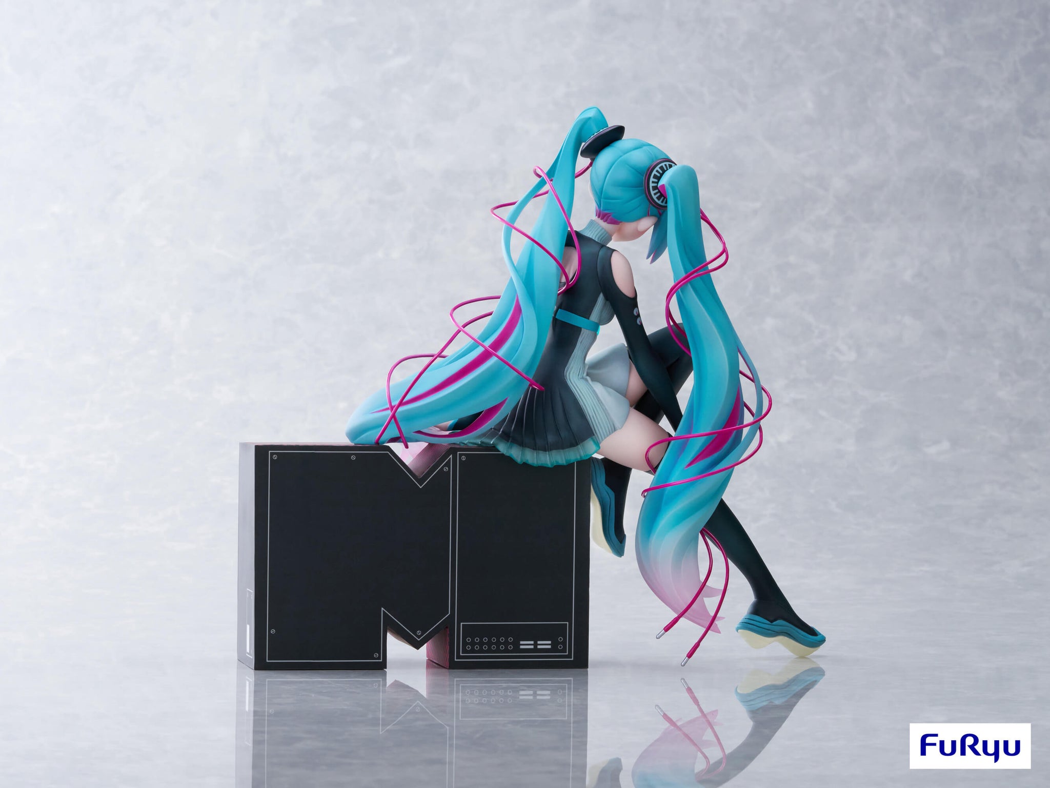 初音ミク Thunderbolt 1/7スケールフィギュア Amazon | Design COCO