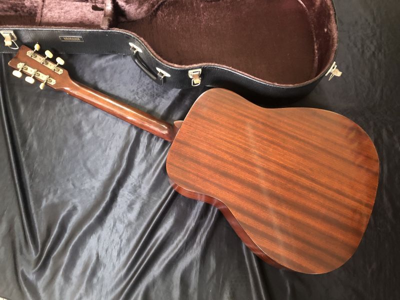 ヤマハ FG140 赤ラベル アコースティックギター ハードケース付 Yamaha