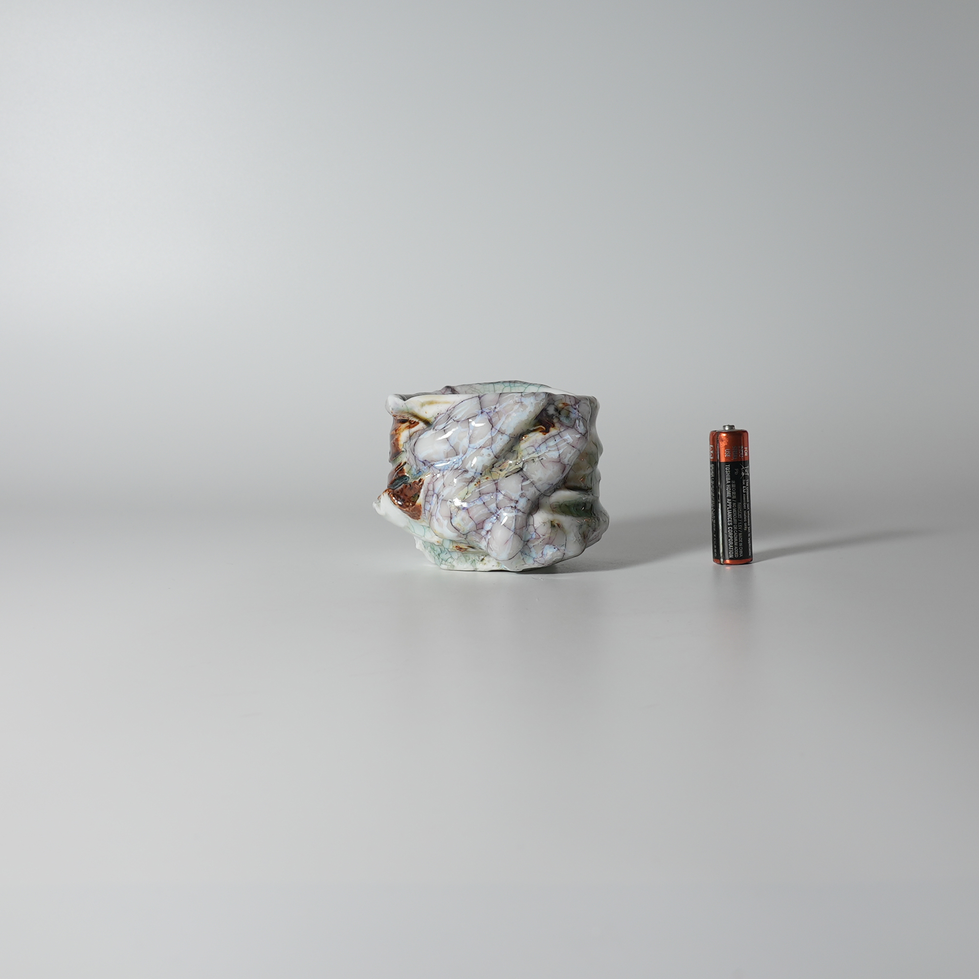 漆貫入彩青白磁ぐい呑 氏家昴大 | ギャラリー千陶