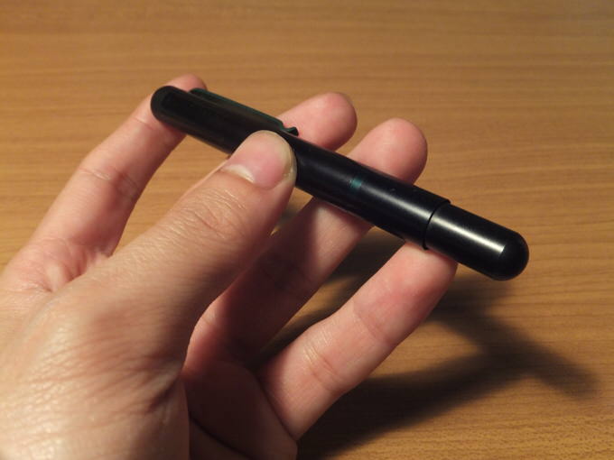 ディートリッヒ・ルブスがデザインした万年筆。コンパクトなボディに