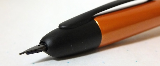 パイロットの万年筆「キャップレス」の海外仕様モデル。メタリック