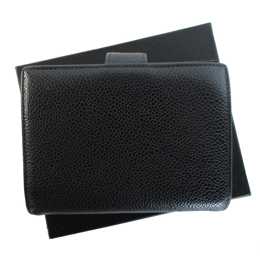 CHANEL 二つ折り財布 黒 レザーキャビアスキン 【公式通販】