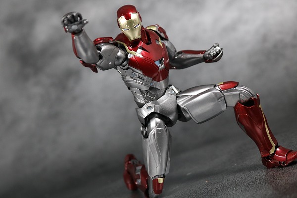 中古フィギュア スパイダーマン(決めポーズ版)＆アイアンマン・マーク