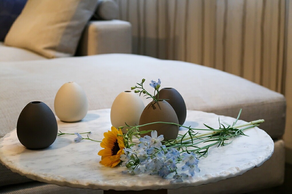 手描き花模様卵型花瓶 手描き花模様卵型花瓶