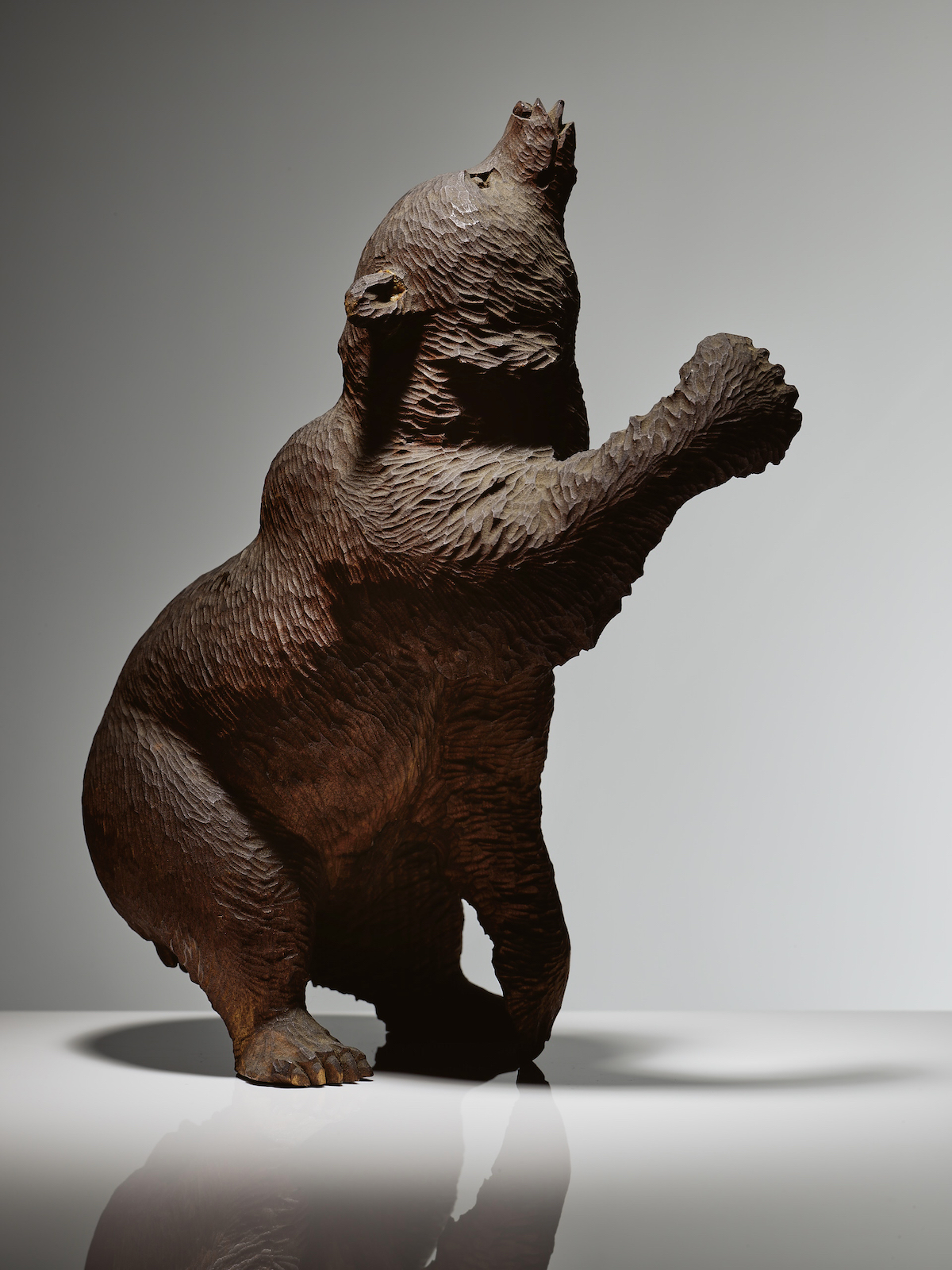 ブロンズ製の熊 木彫りの熊 ブロンズ製の熊 木彫りの熊