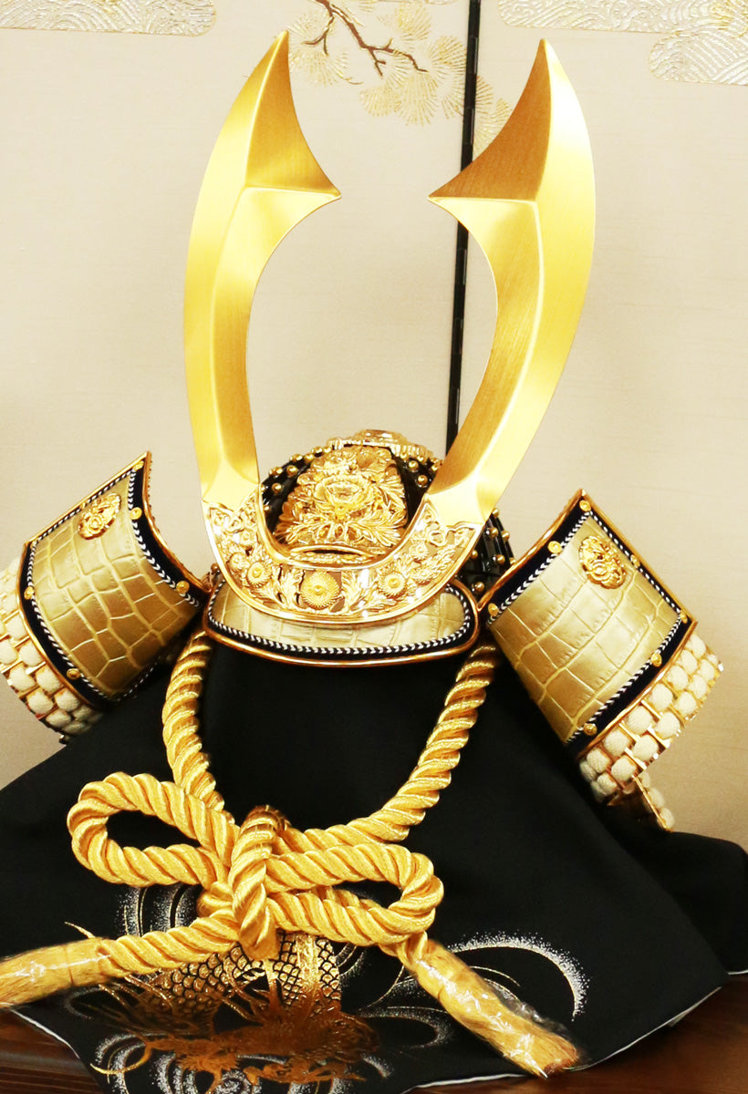 秀鳳作 鎧兜 兜飾り かぶと 五月人形 鎧 甲冑 置物 美術品 日本