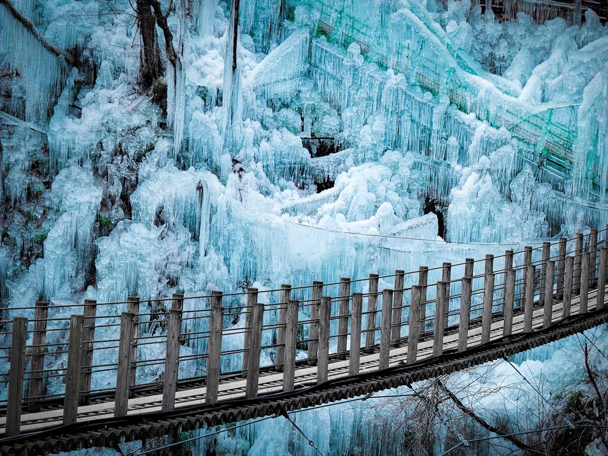 雪解け氷まじりの川石器時代の風景氷河期真作肉筆癒やし