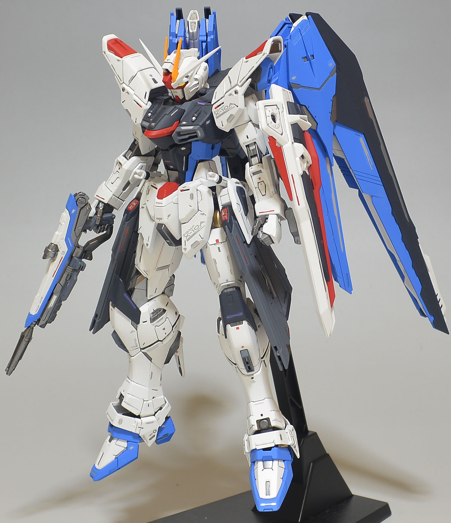 MG（ライジングフリーダム風）フリーダムガンダムver.2.0 全塗装 MG