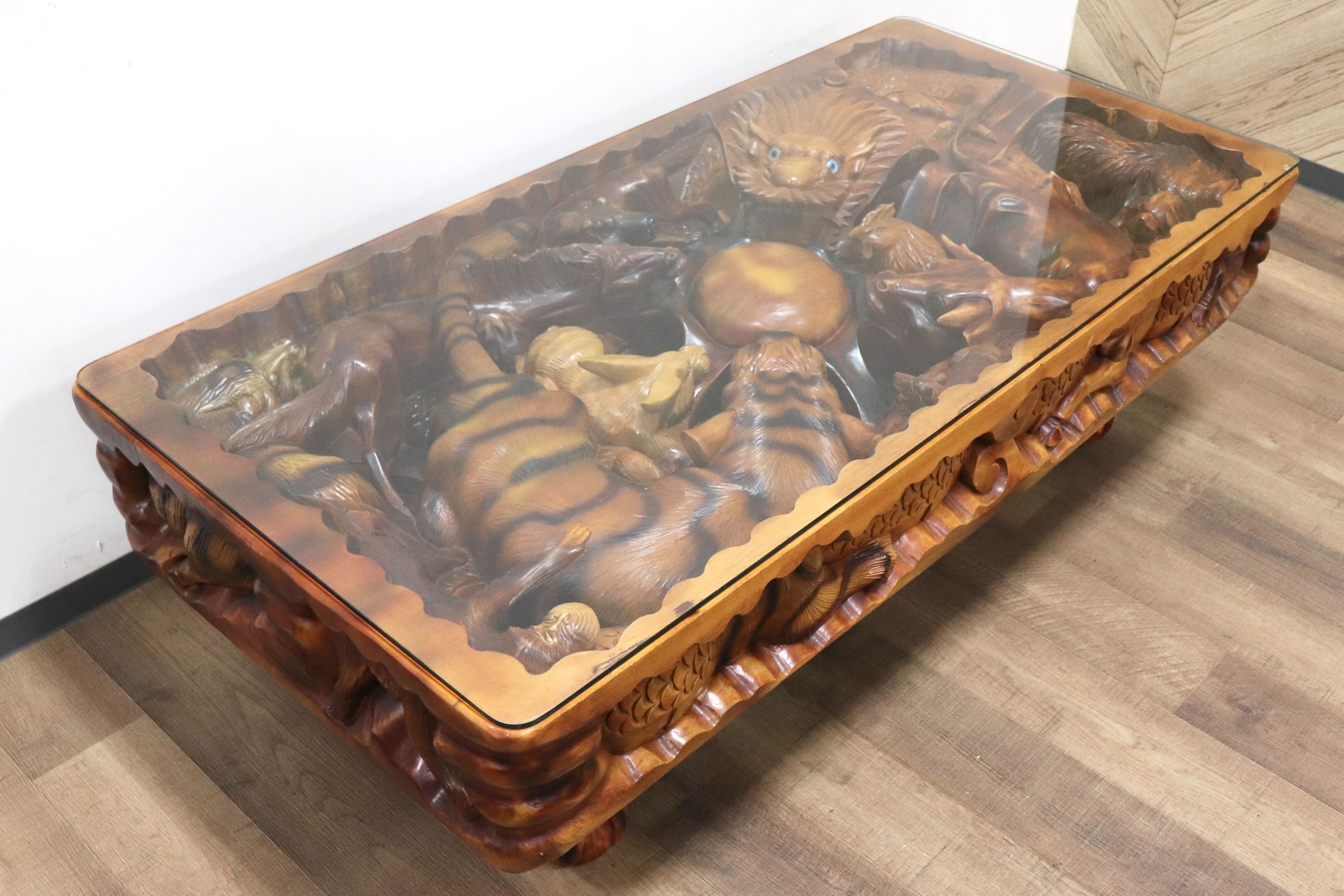 美品 ガラス 伝統的な木彫り細工が施されたローテーブル アジアン家具