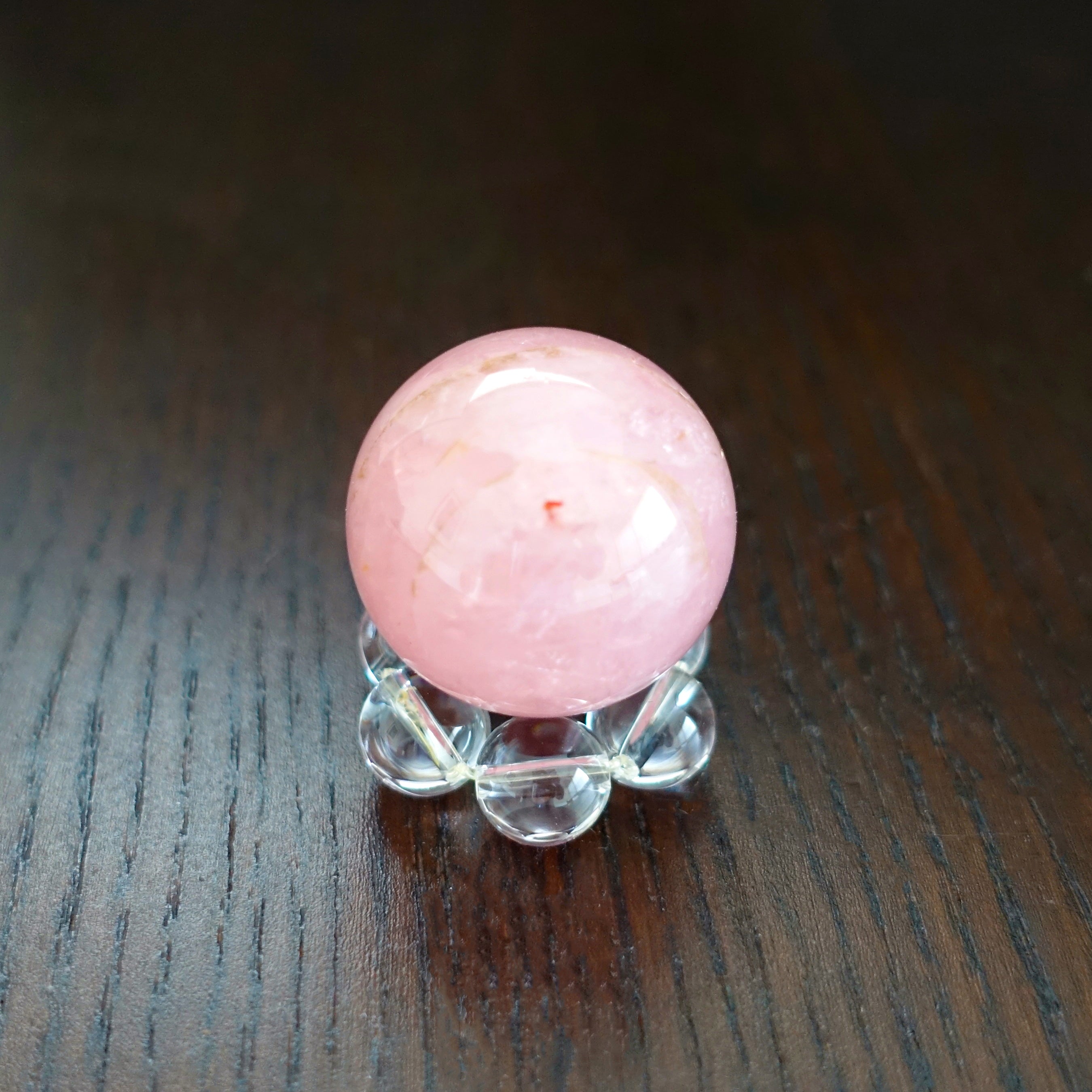 ローズクォーツ丸玉Aグレード《28mm球》水晶台座付 – 【パワーストーン