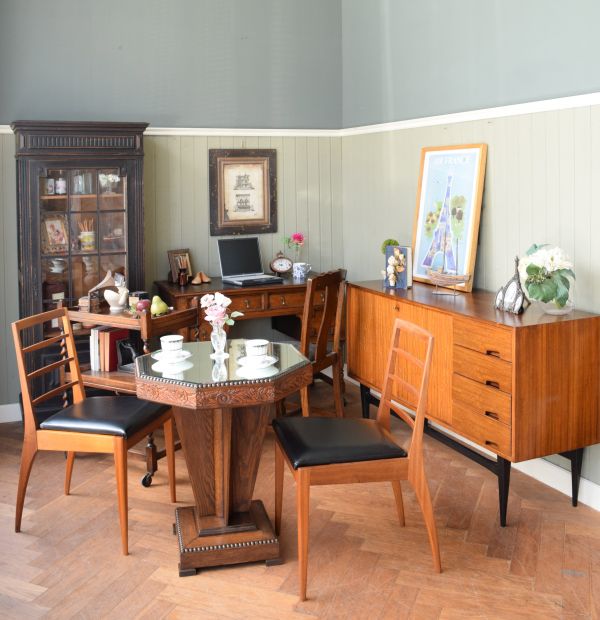 フランスで見つけたアールデコのアンティーク家具、八角形のサイド