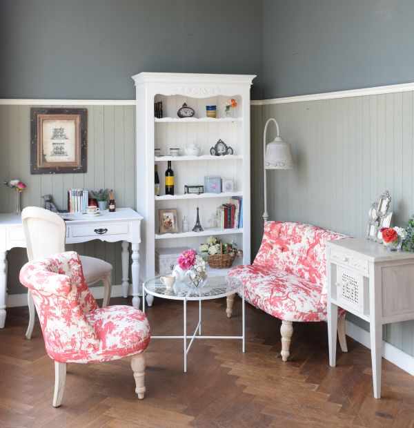 浮かびあがる薔薇の模様が素敵なフランスCoquecigruesのフロアランプ