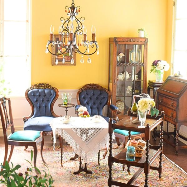 フランスのアンティーククロス、繊細なカットワークのおしゃれな