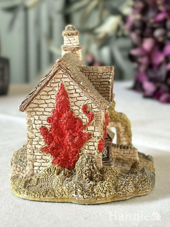 英国から届いたLilliput Lane（リリパットレーン）、瓦屋根と石造りの