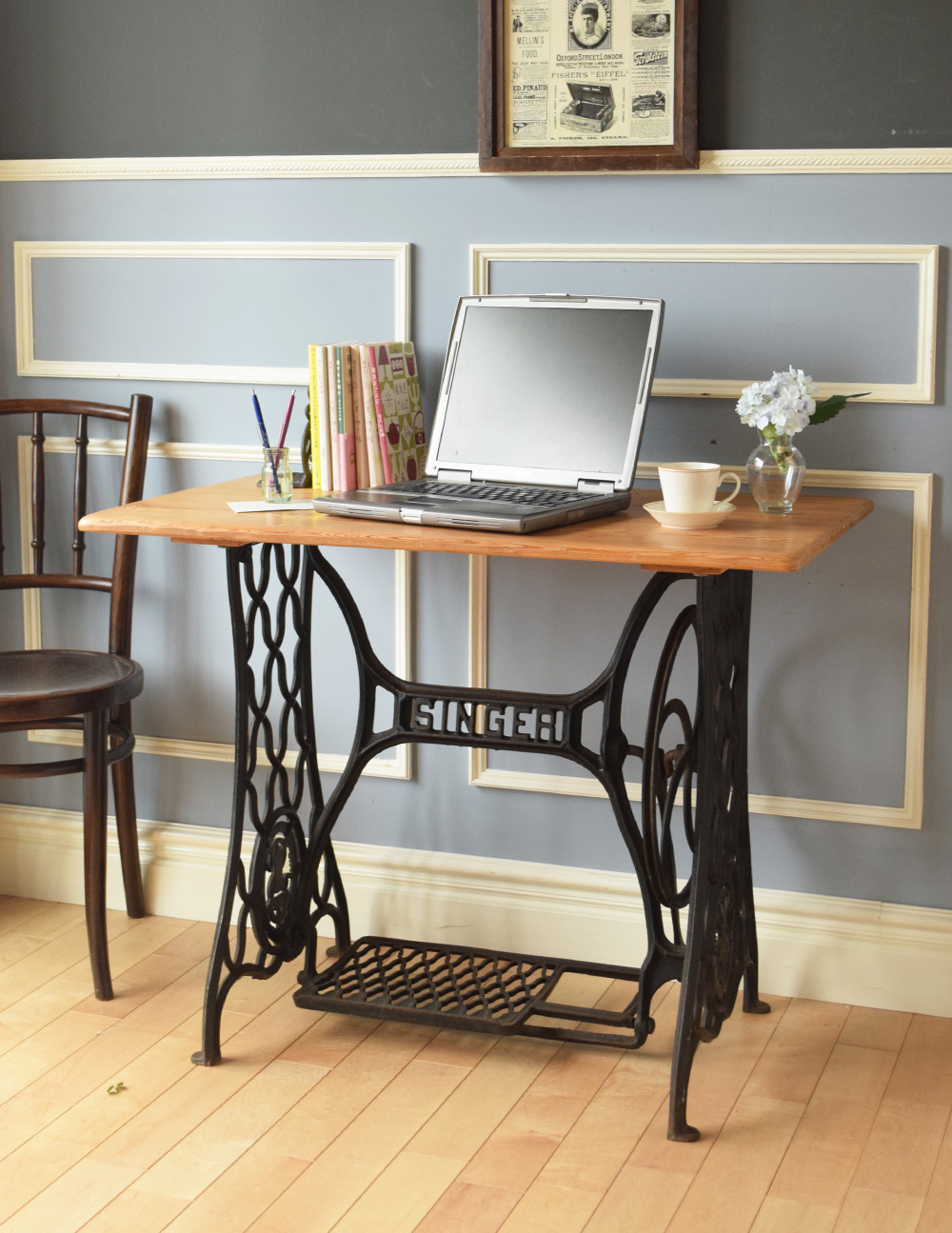 現代にもファンが多い「SINGER」のアンティークミシンテーブル L3103