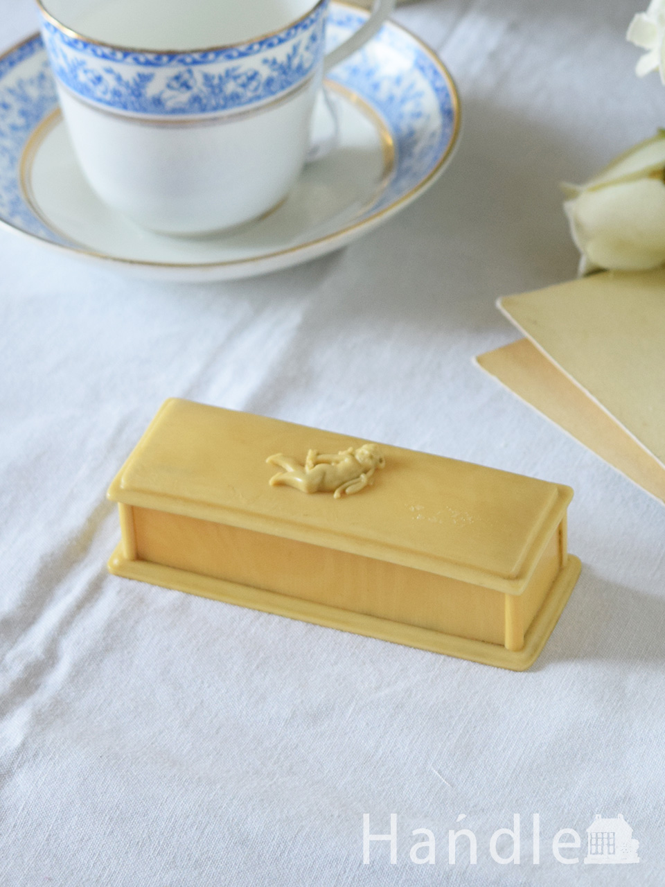 フランスで見つけたアンティークの小物入れ、セルロイドのトリンケット