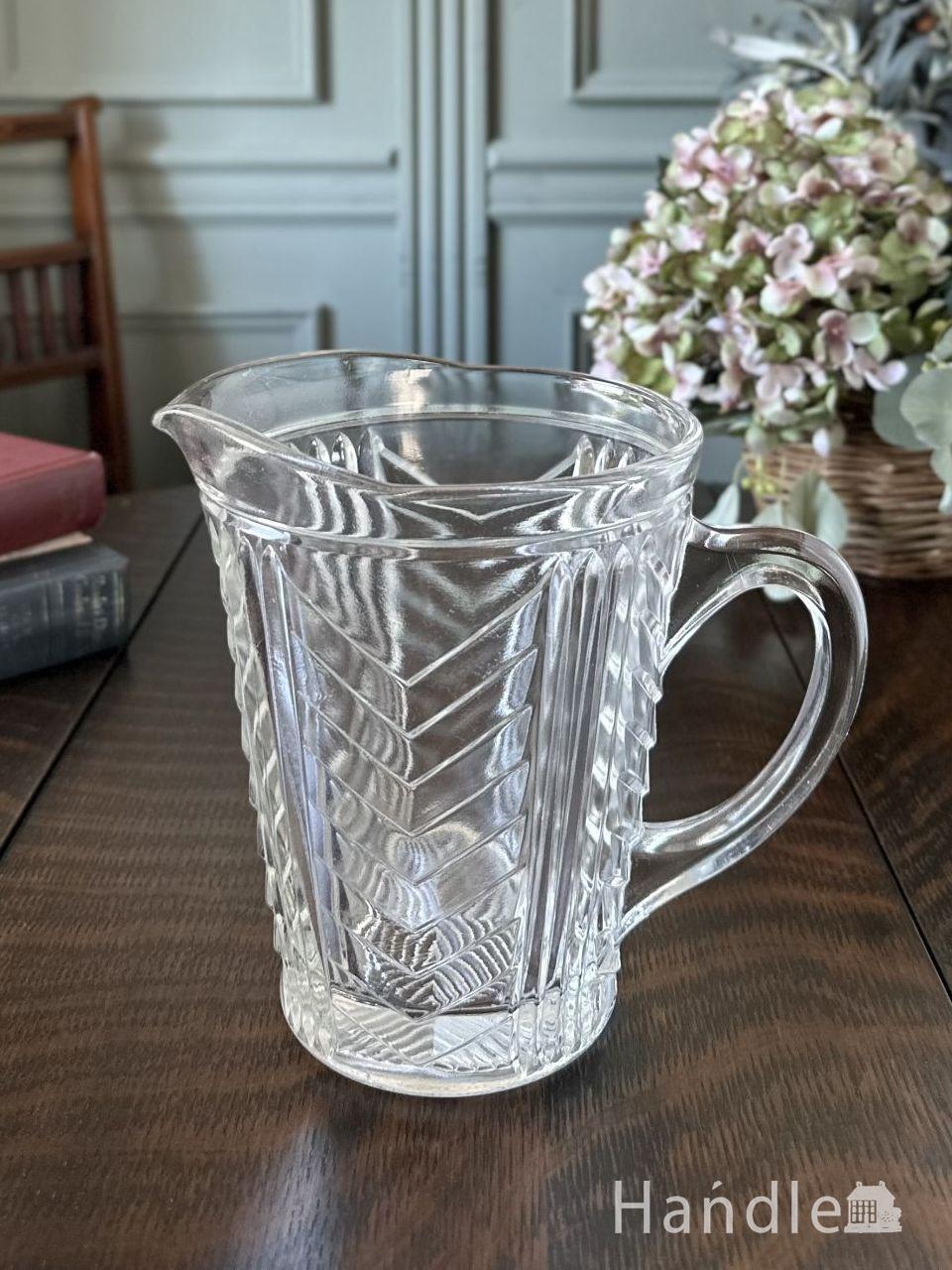 イギリスのアンティークガラスピッチャー、使いやすいプレスドグラスの