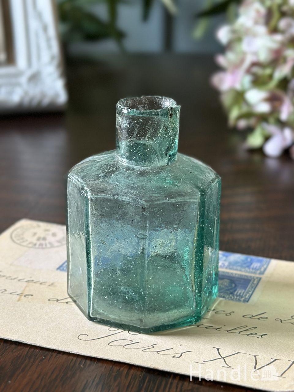 イギリスアンティークガラスの香水瓶、プレスドグラスの美しい