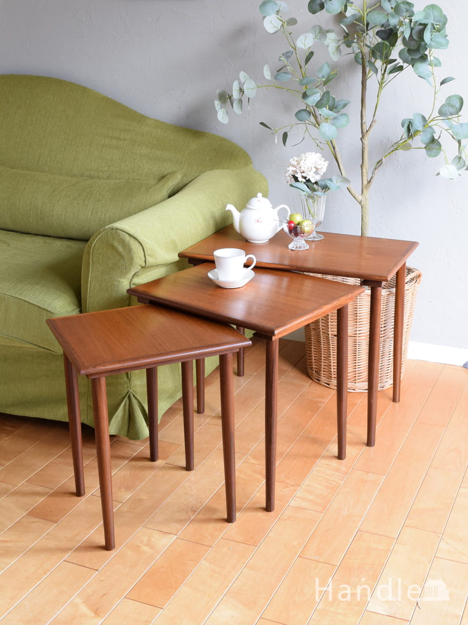 アンティークのコーヒーテーブル、イギリスで見つけた大きなロー