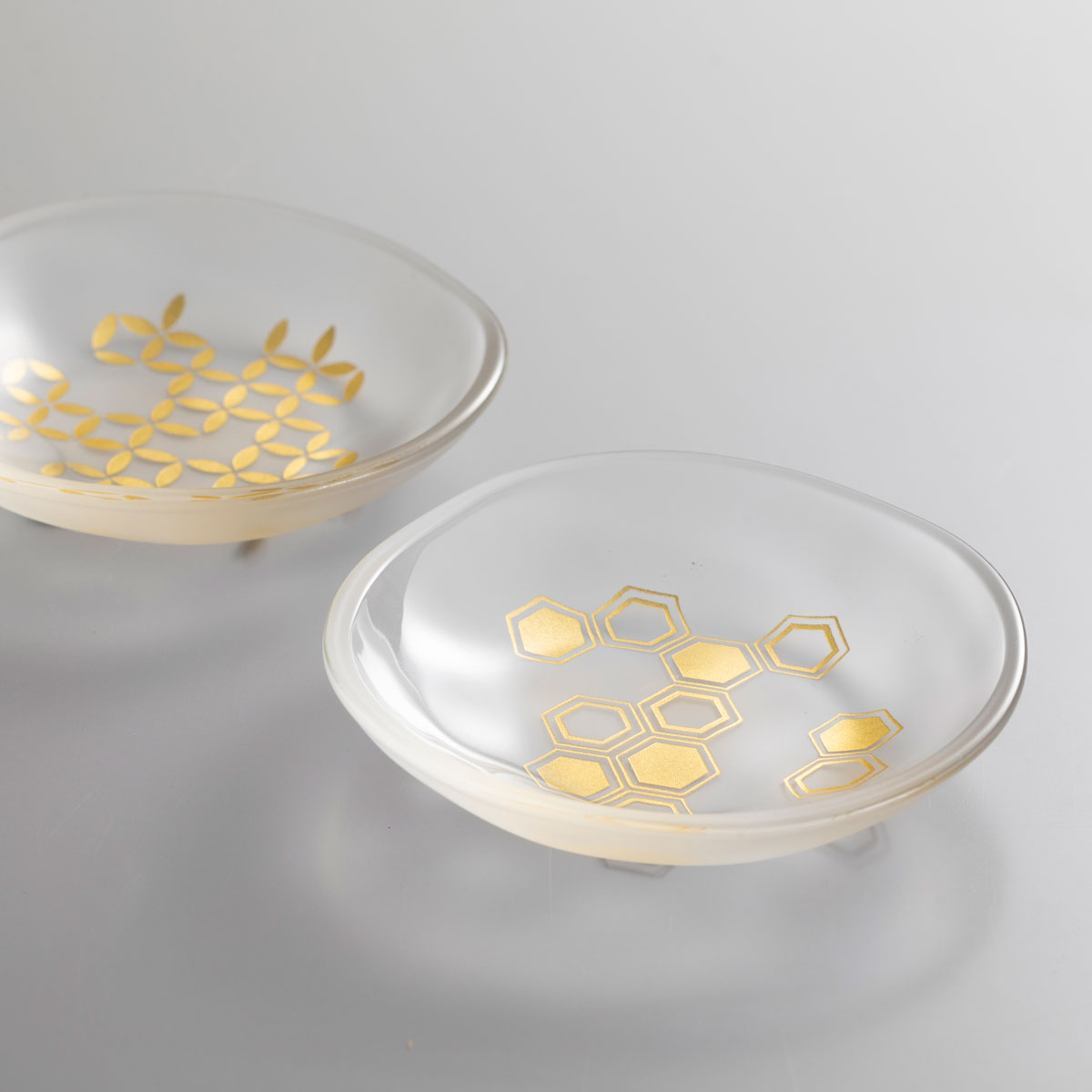 金色の金属製皿 寿の刻印 金杯 金色の盃 寿の筆文字 浮き彫り刻印 広口盃 厚生年金会館 - メルカリ