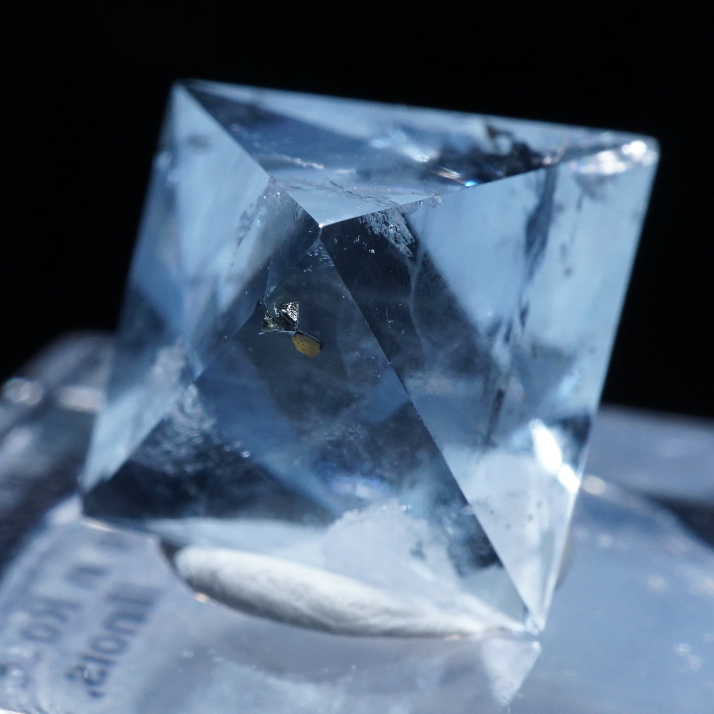 イリノイ州 Cave in Rock産 八面体フローライト (Polish) – 天然石