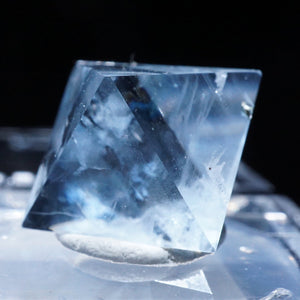 イリノイ州 Cave in Rock産 八面体フローライト (Polish) – 天然石