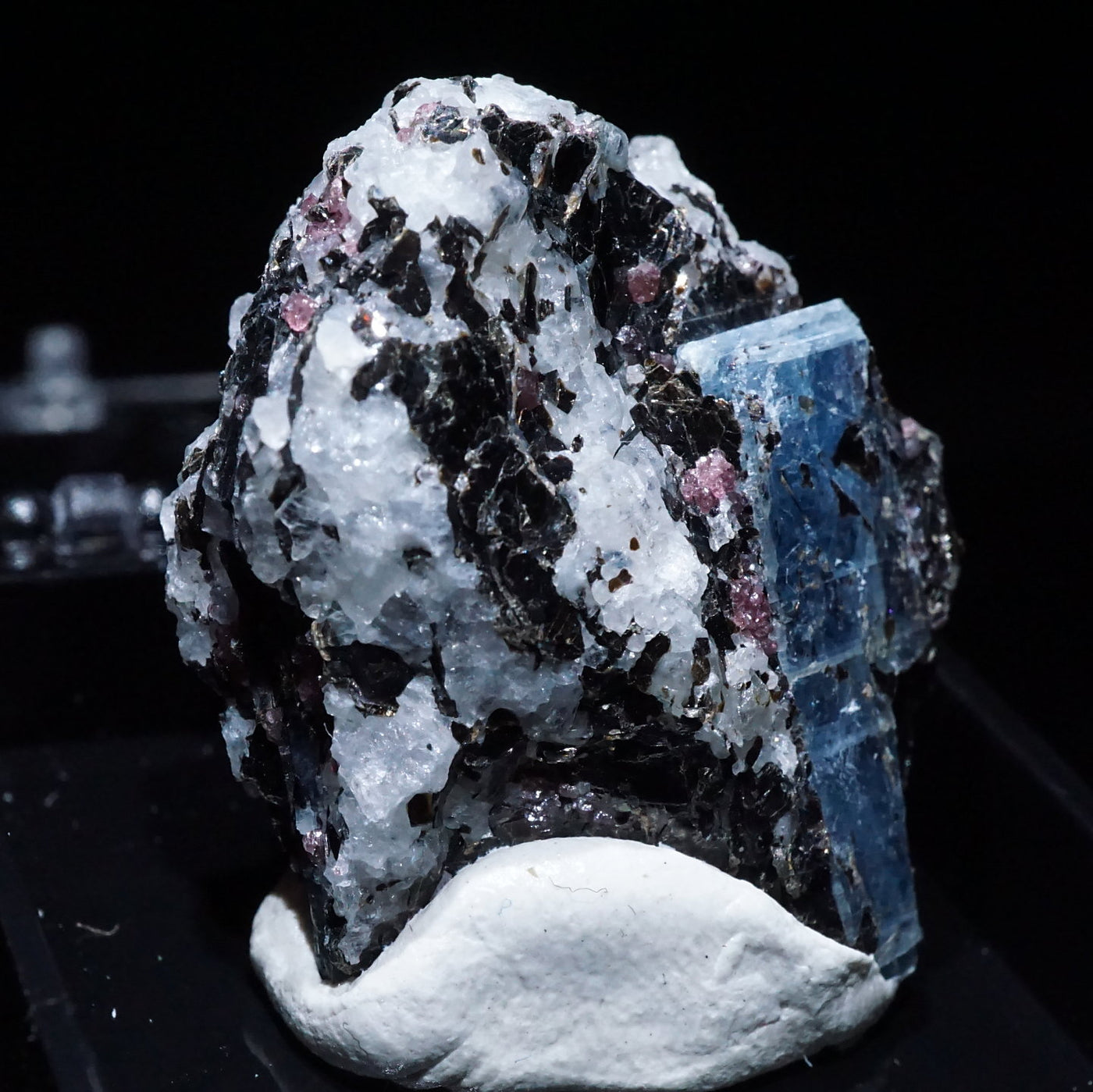 ロシア産 蛍光カイヤナイト|ハッピーギフト – 天然石ハッピーギフト