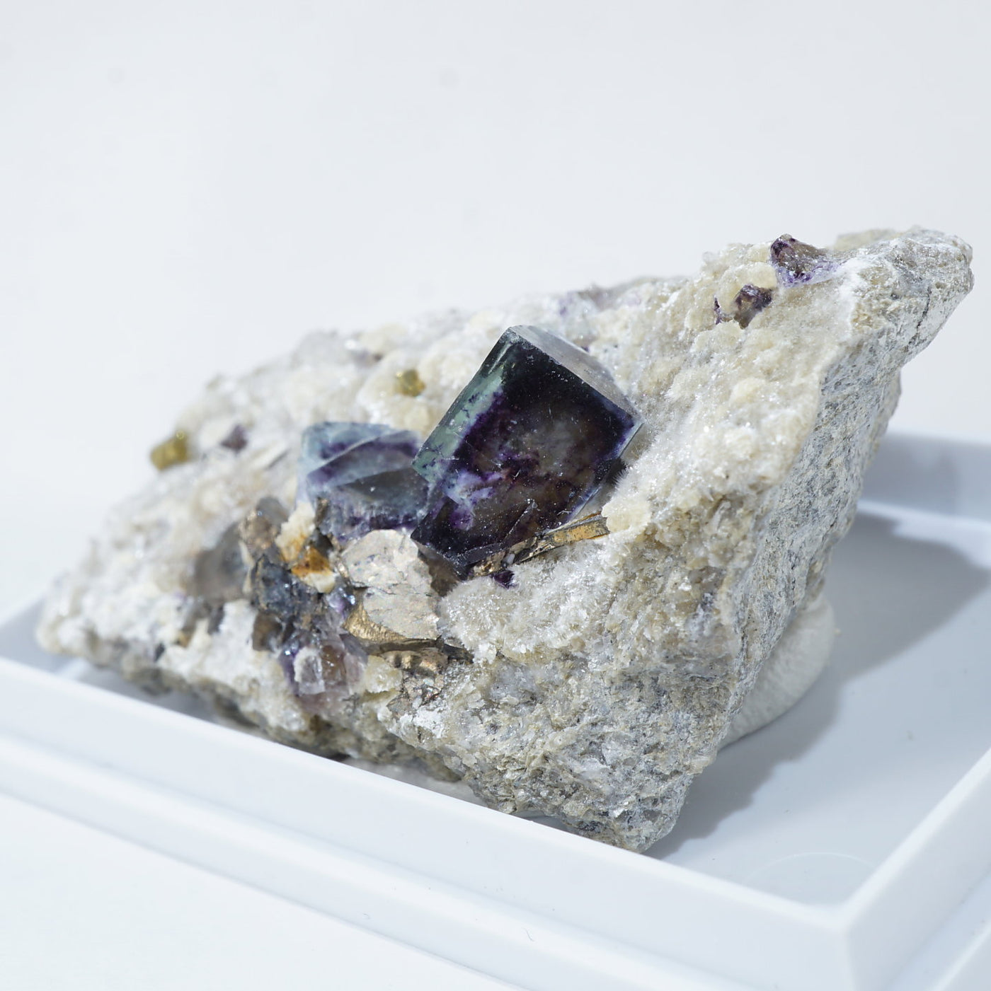 561 中国 内モンゴル産 フローライト&パイライト 561 中国 内モンゴル