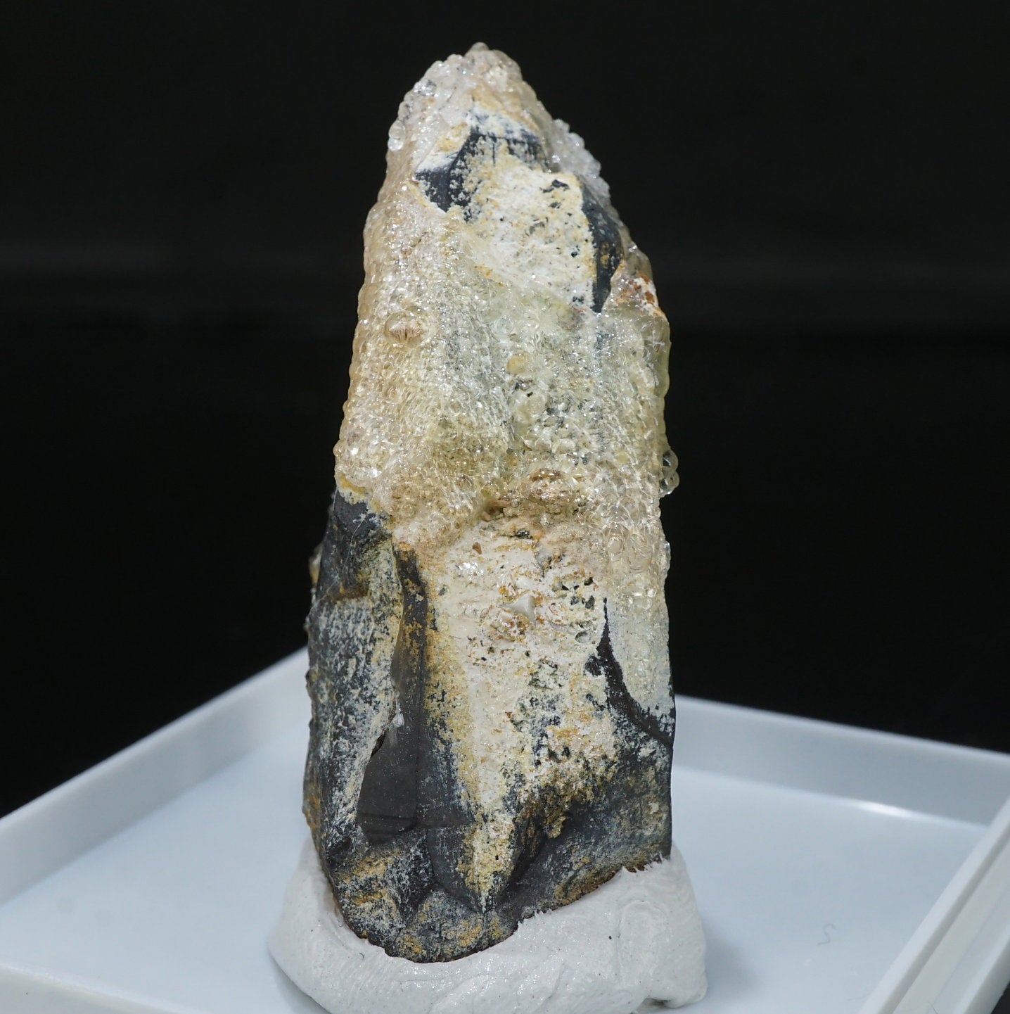 蛍光》ナミビア産 ハイアライトオパール・スモーキークォーツ – 天然石