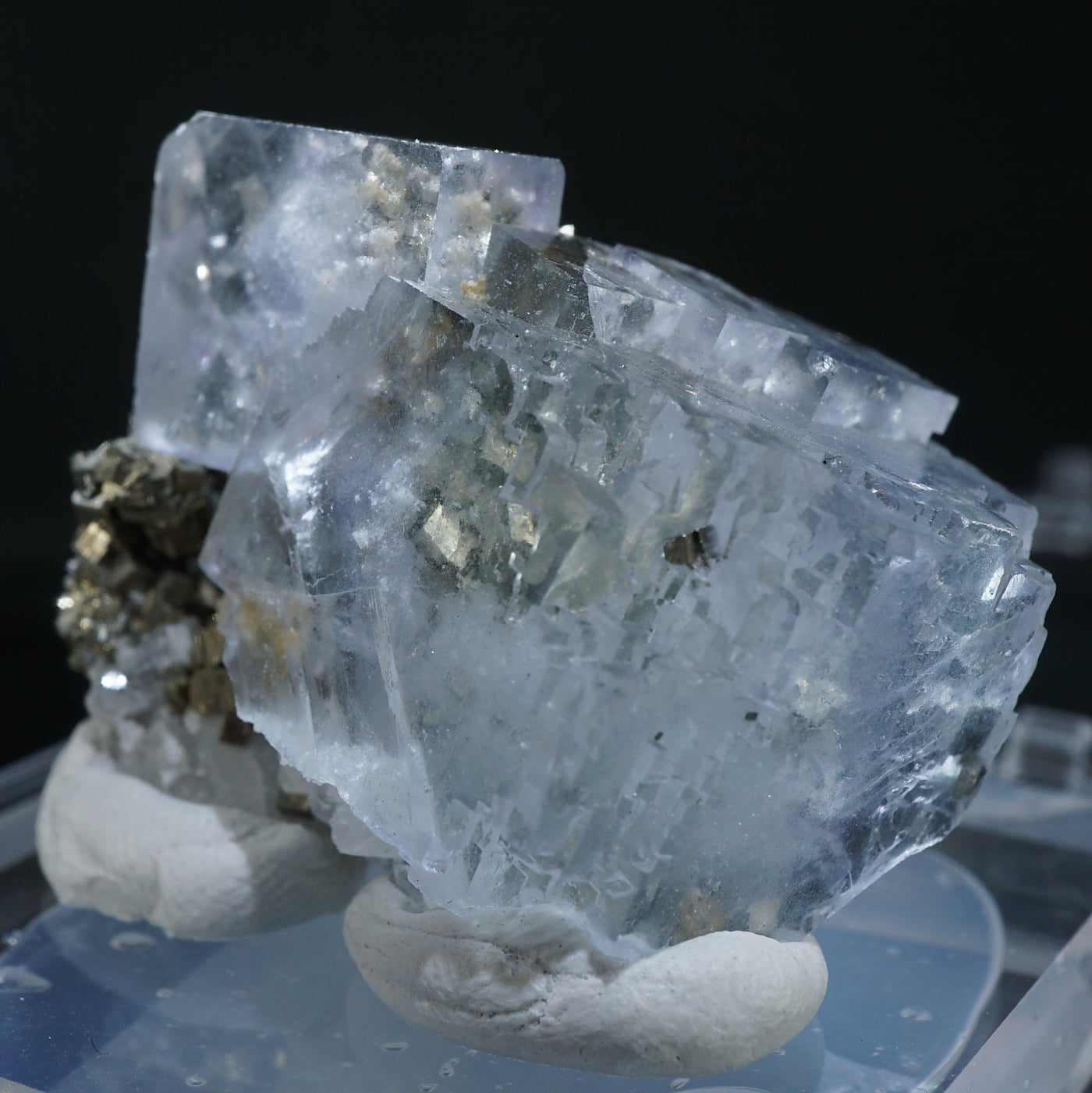 中国 ヤオガンシャン産 フローライト・パイライト – 天然石ハッピーギフト