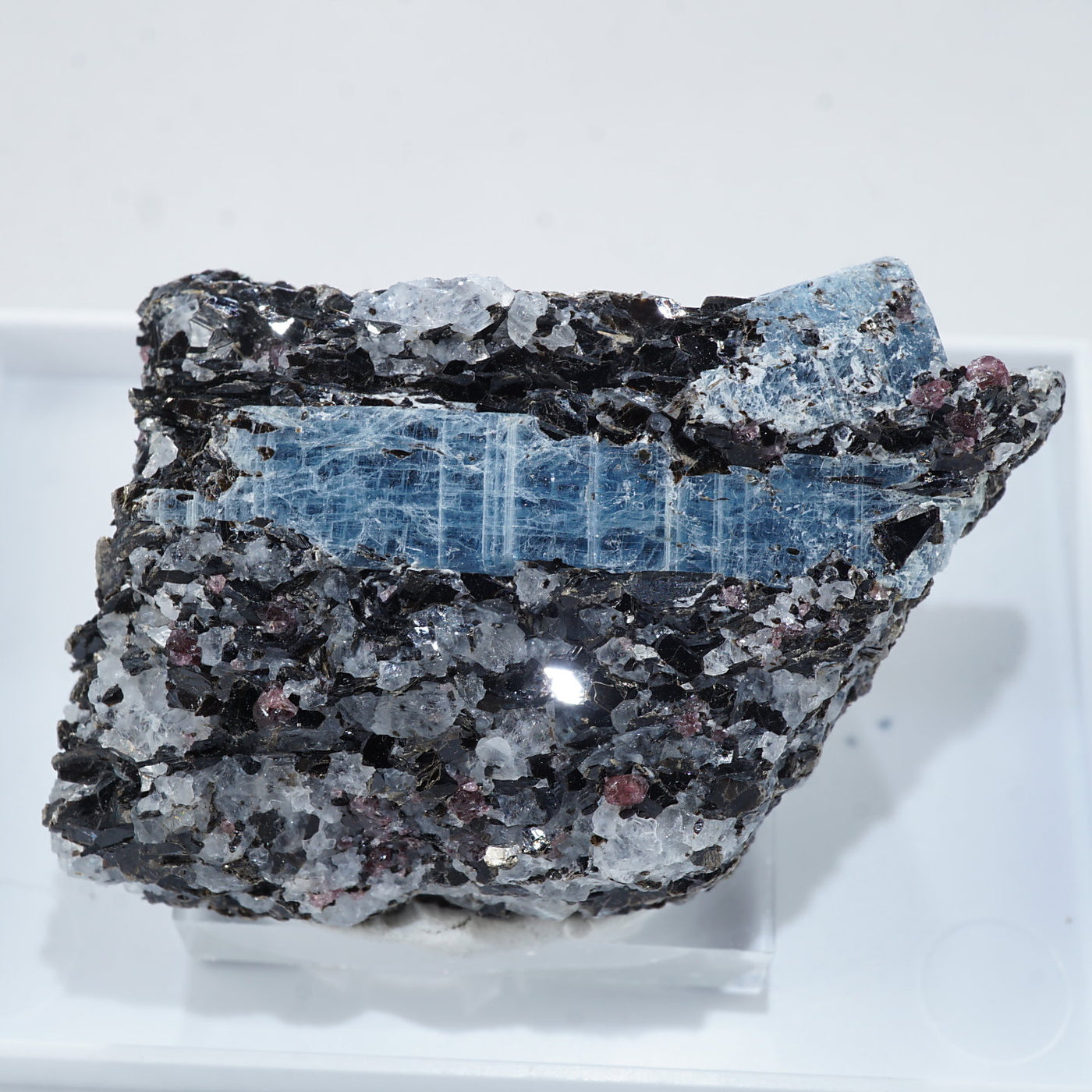 ロシア産 蛍光カイヤナイト|ハッピーギフト – 天然石ハッピーギフト