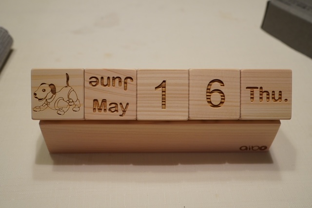 aiboグッズ紹介】aibo Wood Cube Calendar【100個限定】 | aiboの飼い