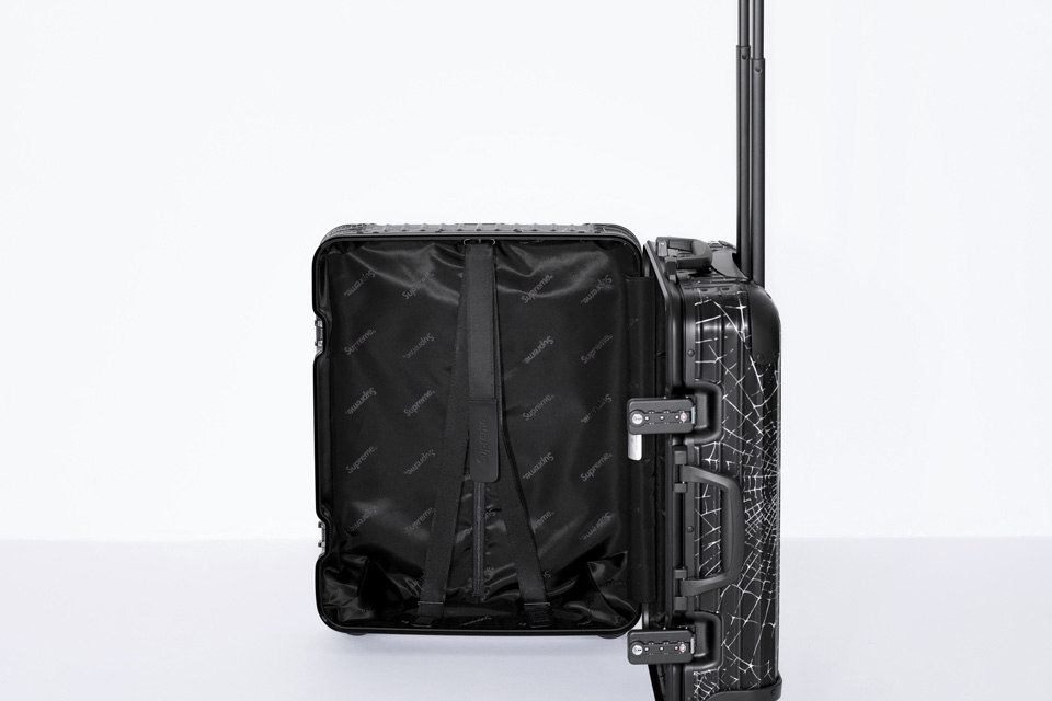 Supreme / RIMOWA」第2弾はブラック スパイダーウェブデザイン表現