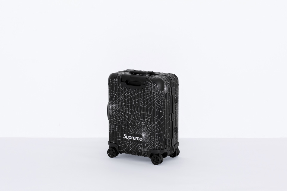 Supreme / RIMOWA」第2弾はブラック スパイダーウェブデザイン表現
