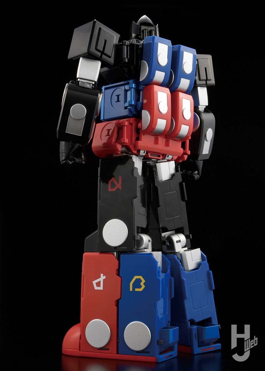 光速電神アルベガス』（1983）の究極アクションフィギュア登場！「三体