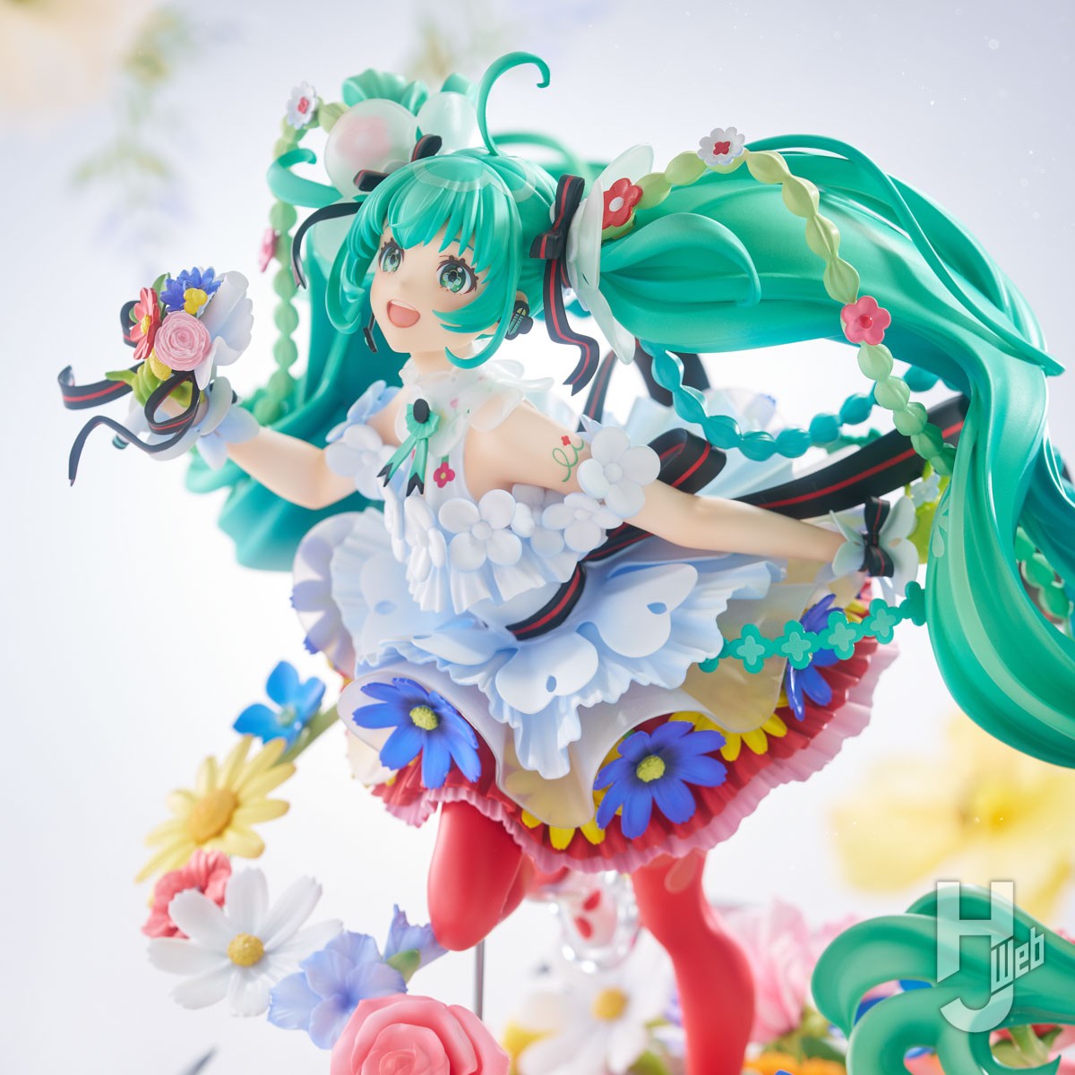 笑顔で咲く「初音ミク JAPAN LIVE TOUR 2025 ～BLOOMING～」のメイン